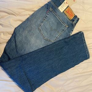 New Tags Attached Men’s Levi’s Jeans